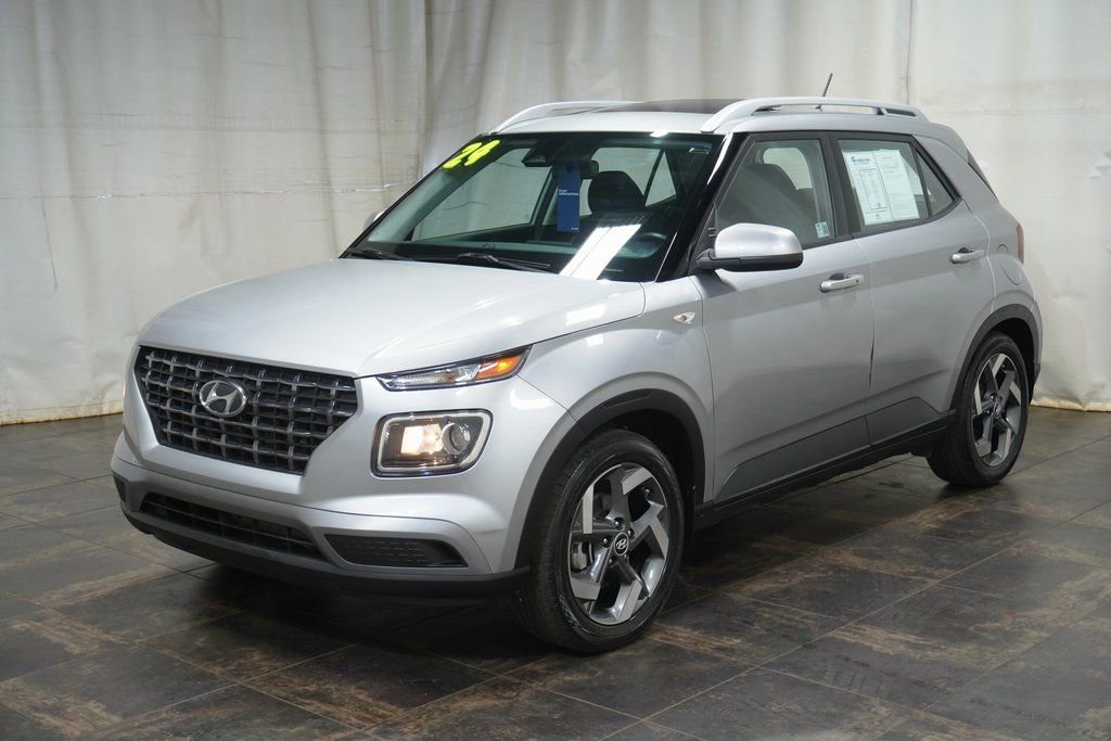 Used 2024 Hyundai Venue SEL image 2
