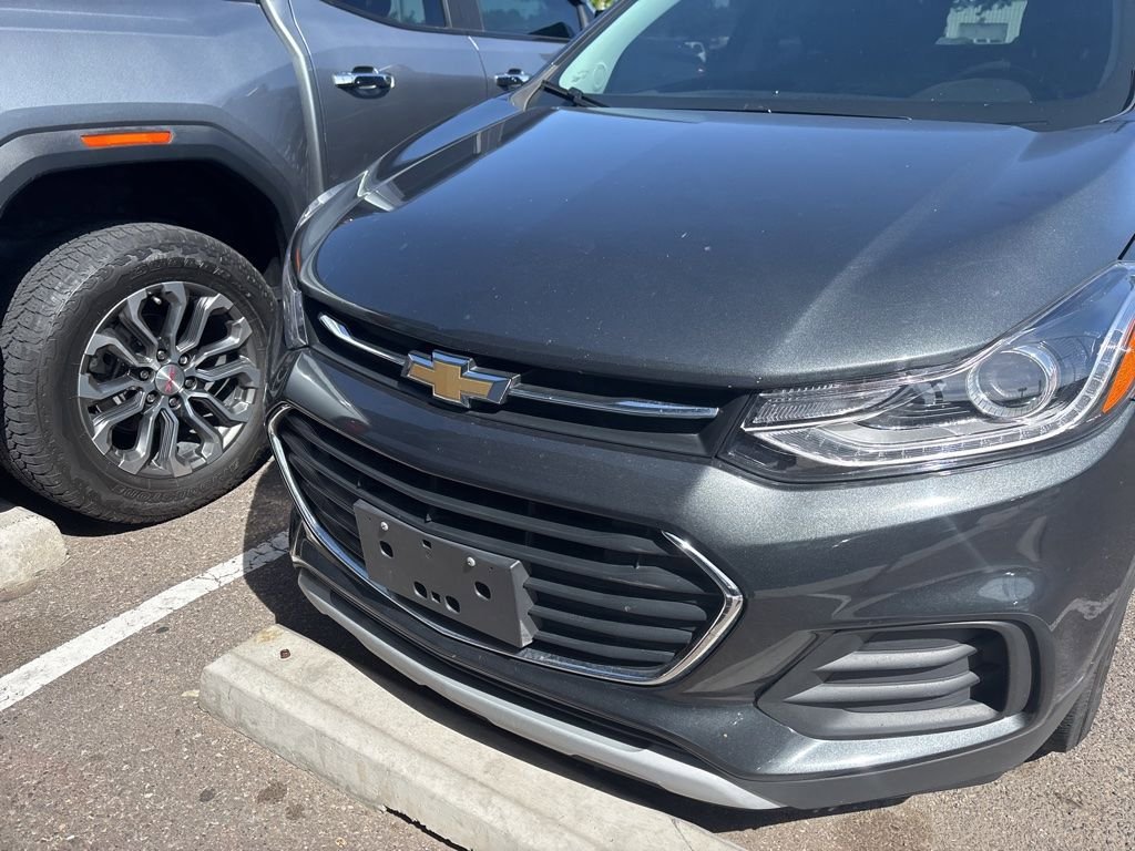 Used 2017 Chevrolet Trax LT w/ LT Convenience Package FWD image 3