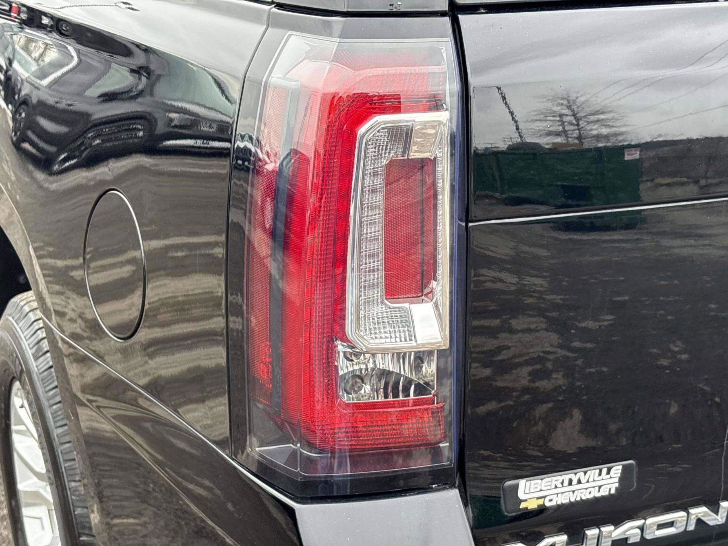 Used 2017 GMC Yukon SLT image 11