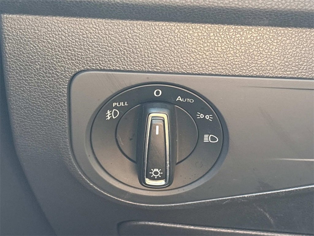 Used 2021 Volkswagen Tiguan SE R-Line image 24