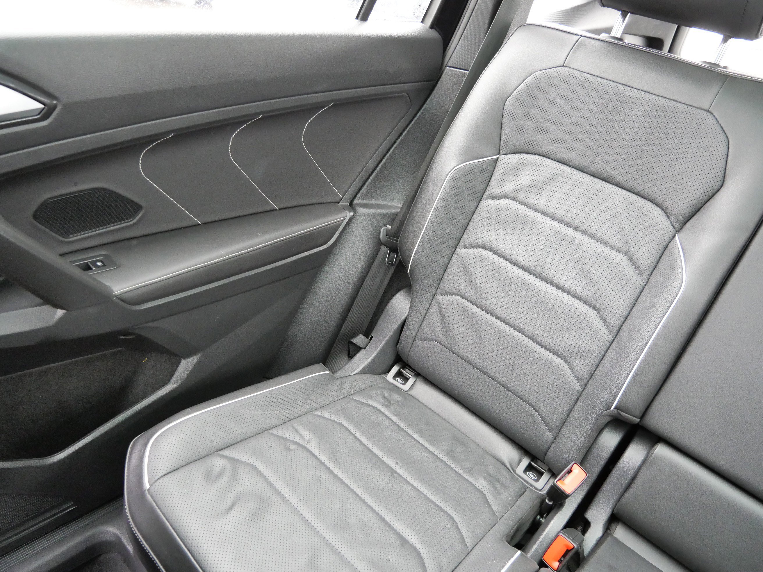 Used 2023 Volkswagen Tiguan SEL R-Line image 12