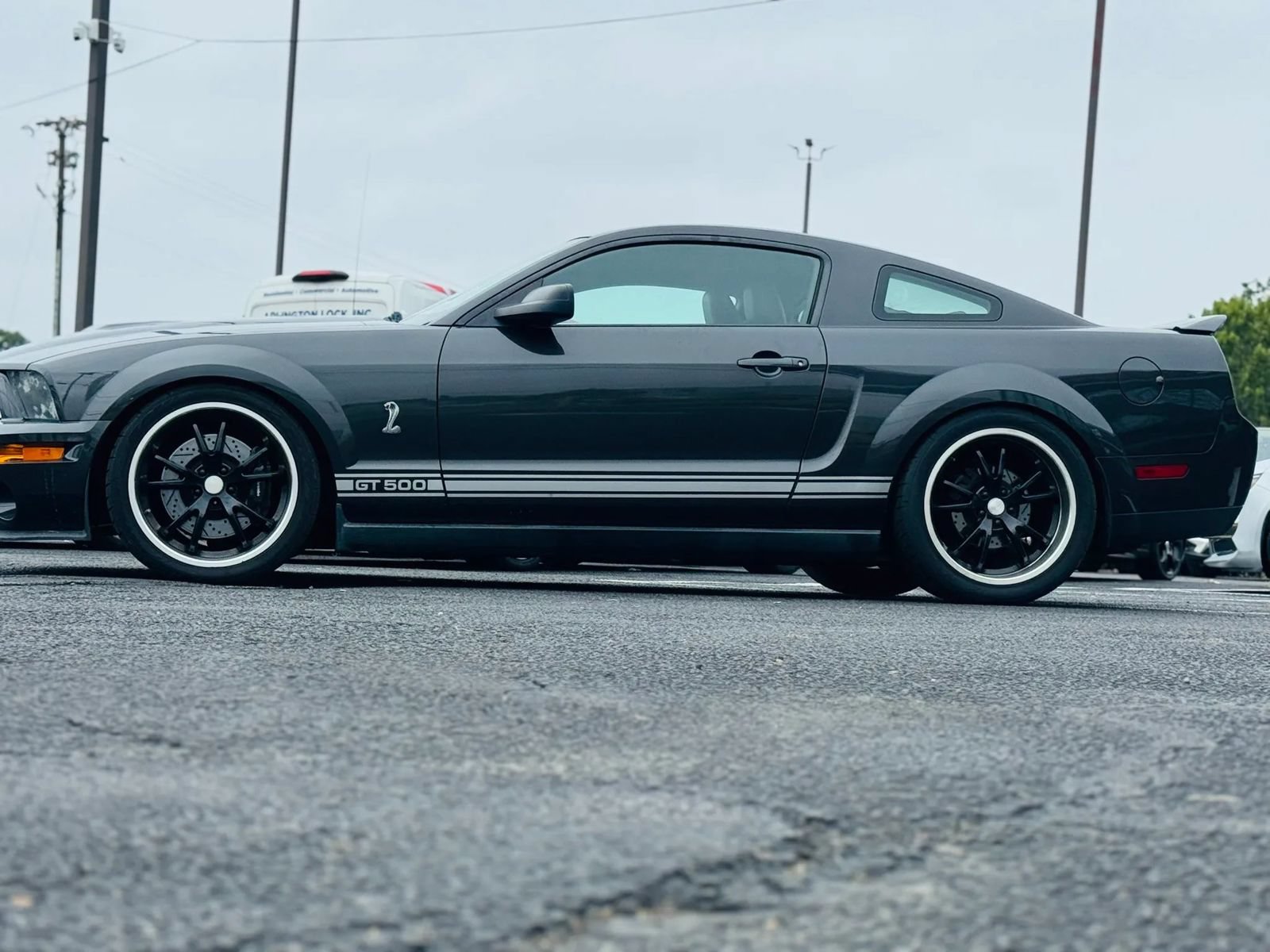Used 2009 Ford Mustang Shelby GT500 RWD image 4