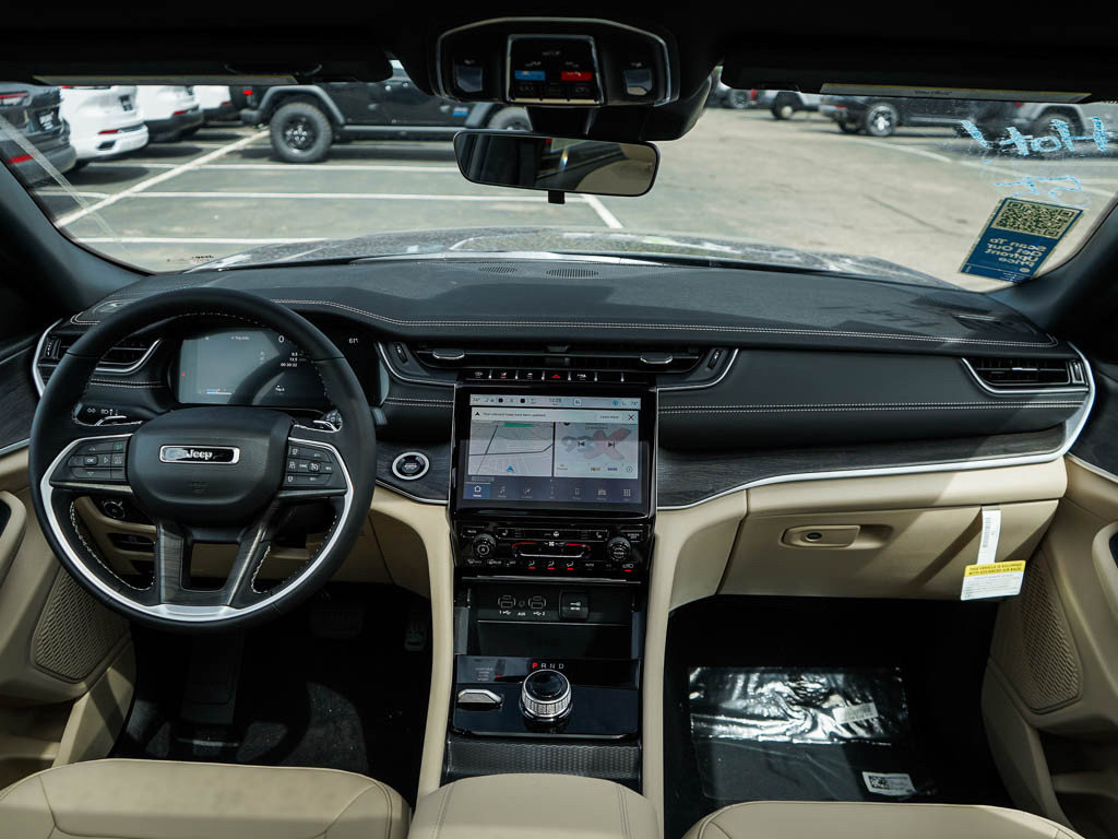 New 2025 Jeep Grand Cherokee L Limited w/ Trailer Tow Package image 13