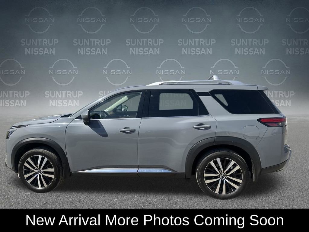 Used 2025 Nissan Pathfinder Platinum w/ Cargo Package image 3
