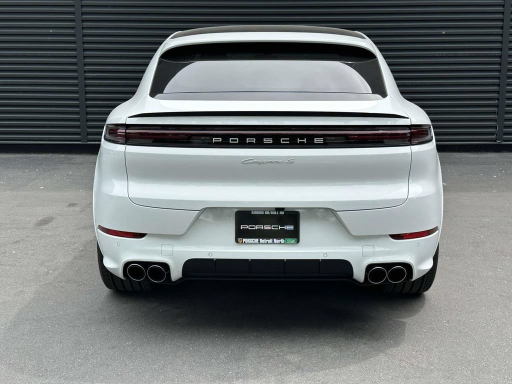 Certified 2025 Porsche Cayenne S AWD/4WD image 4