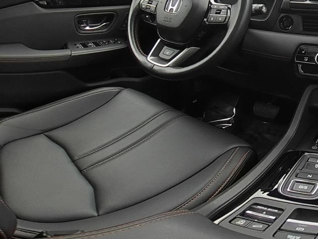 Used 2025 Honda Pilot TrailSport image 27