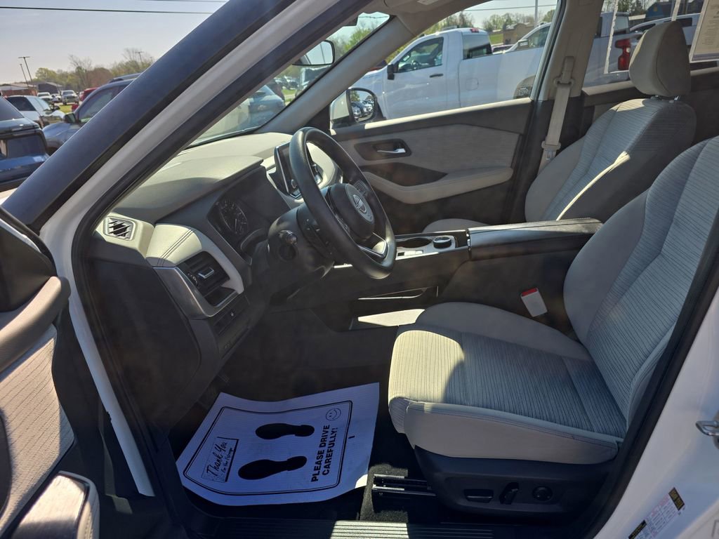 Used 2023 Nissan Rogue SV image 23