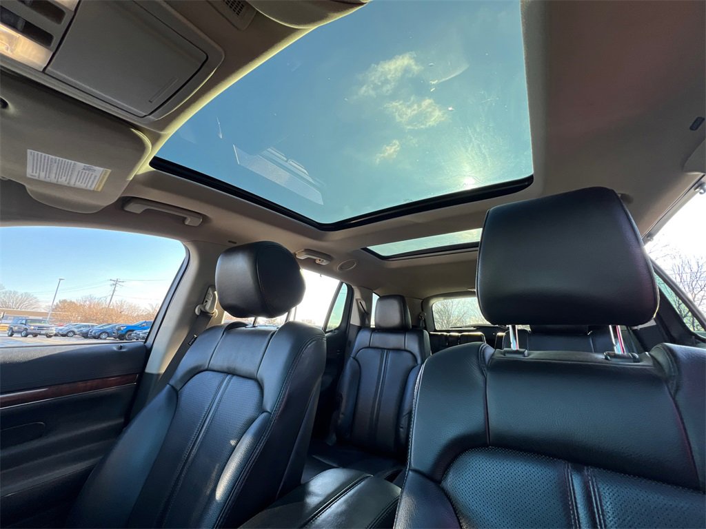 Used 2012 Lincoln MKT AWD image 26