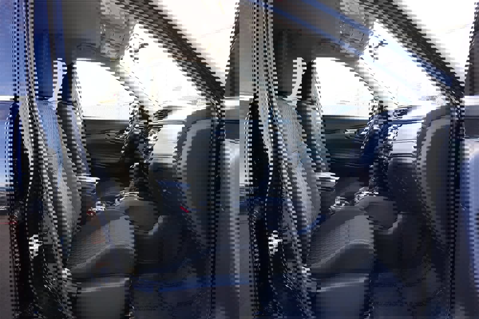 Used 2018 Nissan Rogue SV image 23