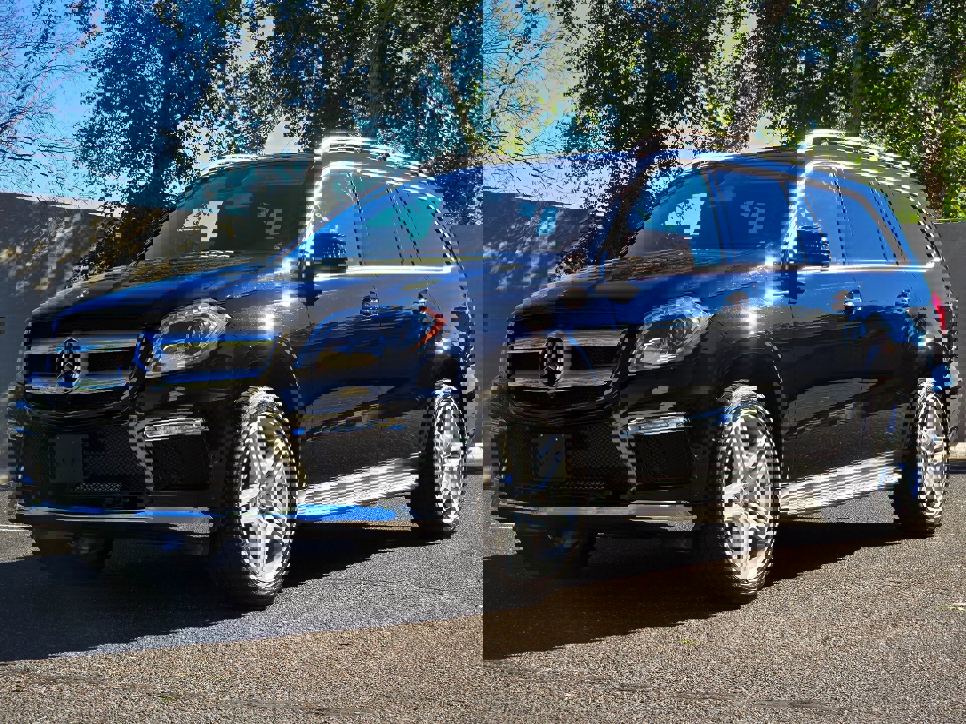 Used 2015 Mercedes-Benz GL 550 4MATIC image 3