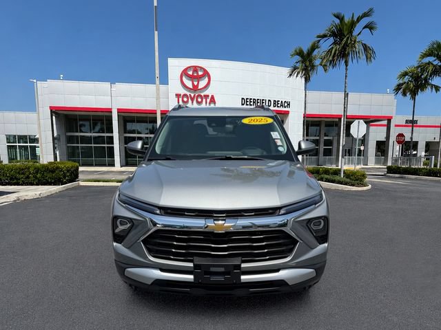 Used 2025 Chevrolet TrailBlazer LT FWD image 2