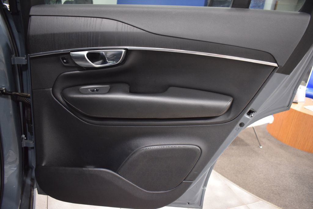 Used 2020 Volvo XC90 T5 Momentum w/ Protection Package image 17