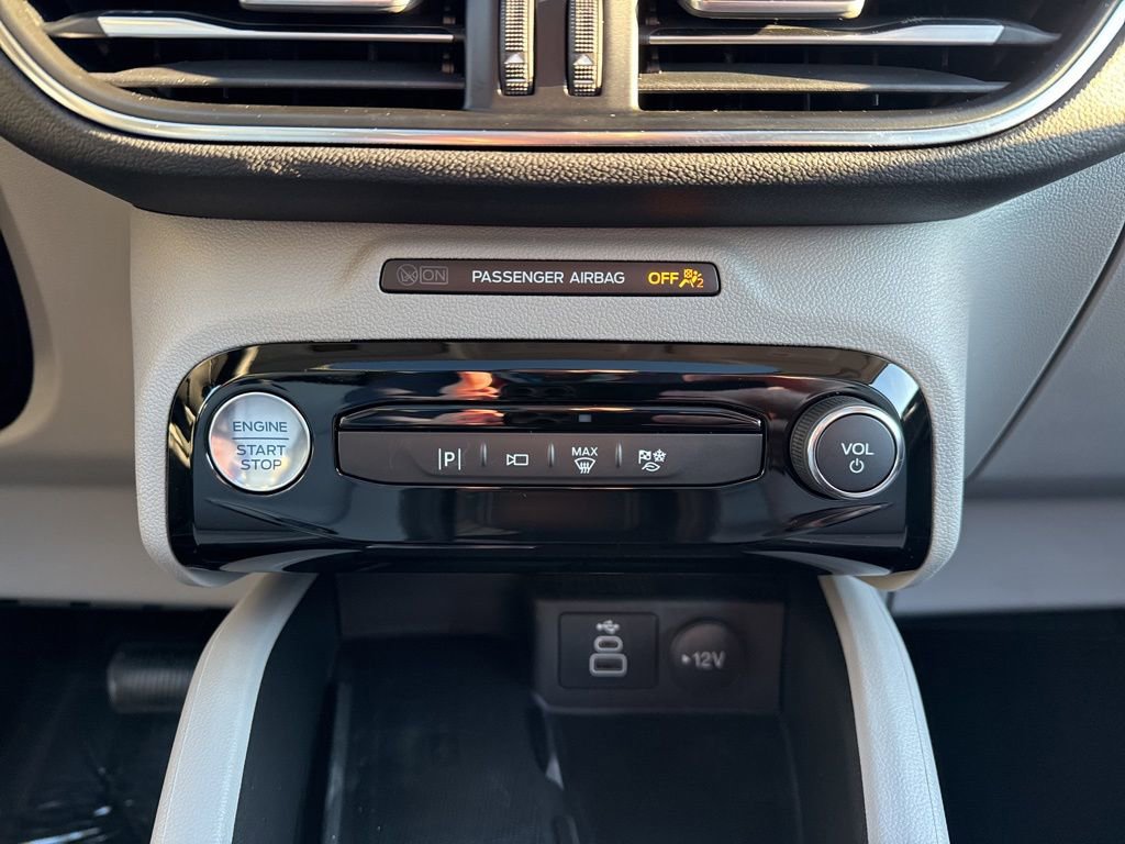 New 2025 Ford Escape SE w/ PHEV Premium Package image 32