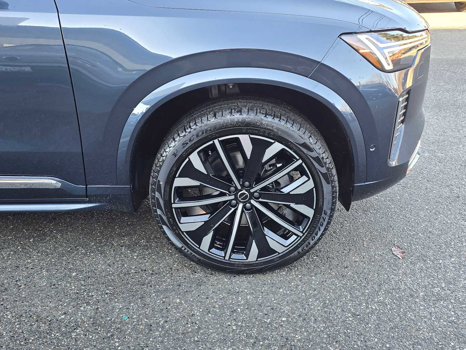 New 2026 Volvo XC90 B5 Plus w/ Protection Package AWD/4WD image 9