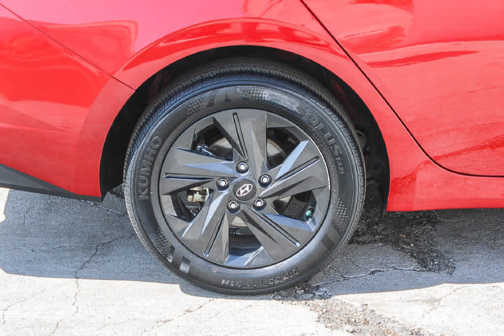Used 2023 Hyundai Elantra Blue FWD image 8
