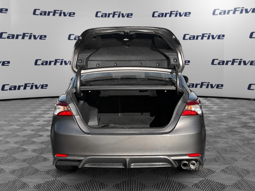 Used 2018 Toyota Camry SE w/ Moonroof Package FWD image 11