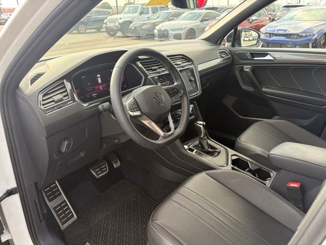 Used 2023 Volkswagen Tiguan SE R-Line FWD image 9
