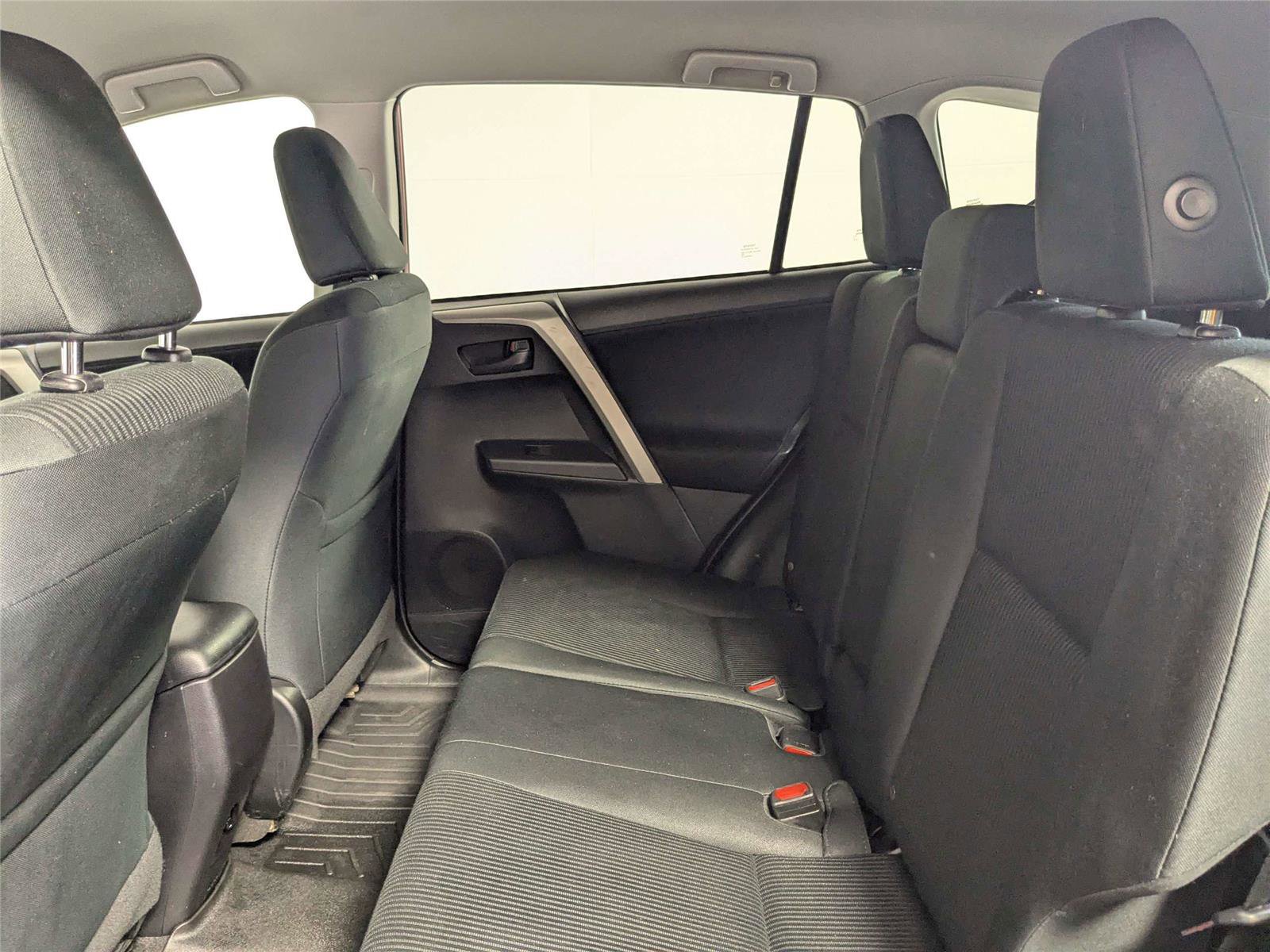 Used 2016 Toyota RAV4 LE image 34