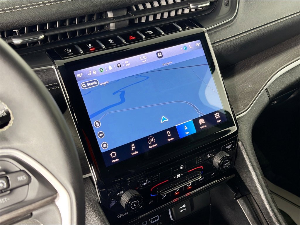 Used 2023 Jeep Grand Cherokee Limited image 13