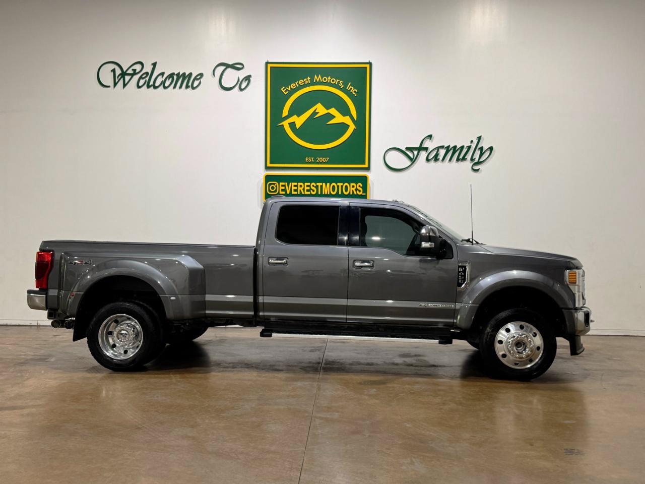 Used 2022 Ford F450 XLT w/ XLT Premium Package AWD/4WD image 2