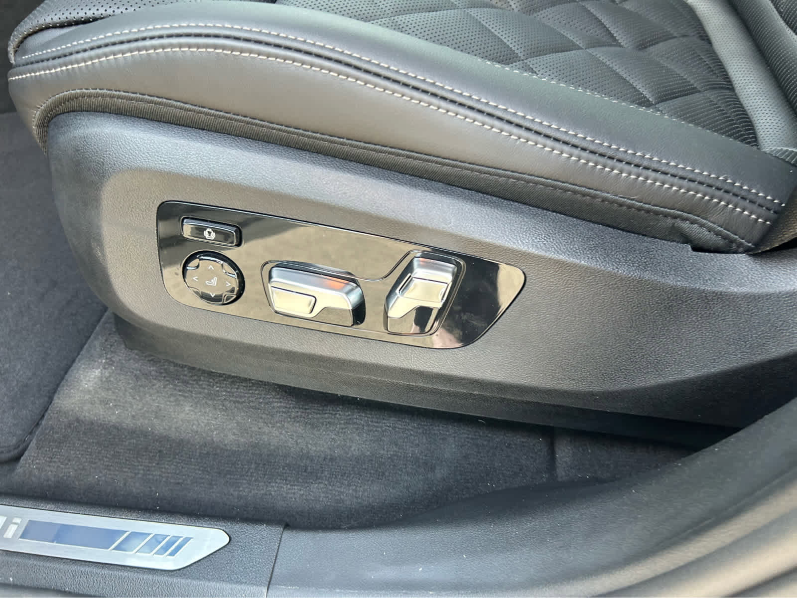 New 2026 BMW X5 M60i image 22