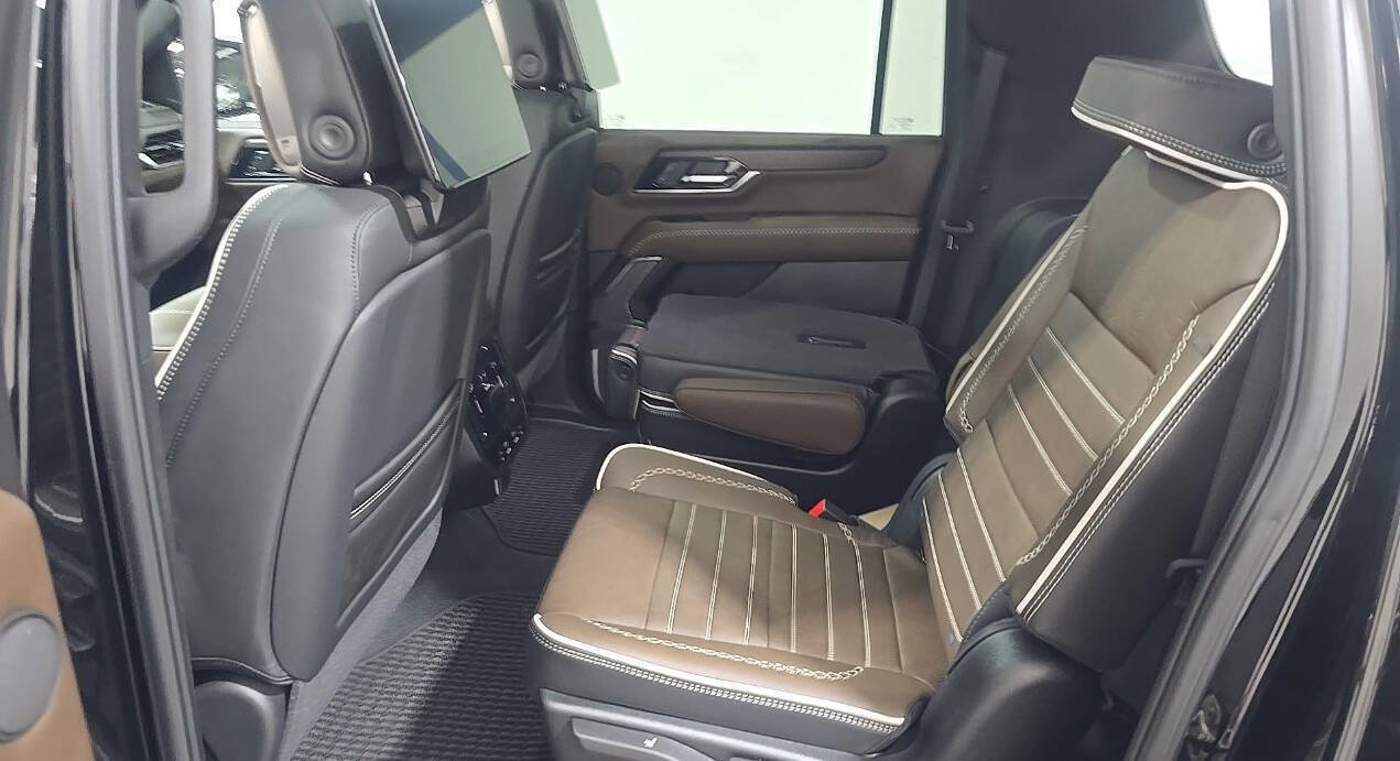 Used 2026 GMC Yukon XL Denali Ultimate AWD/4WD image 4