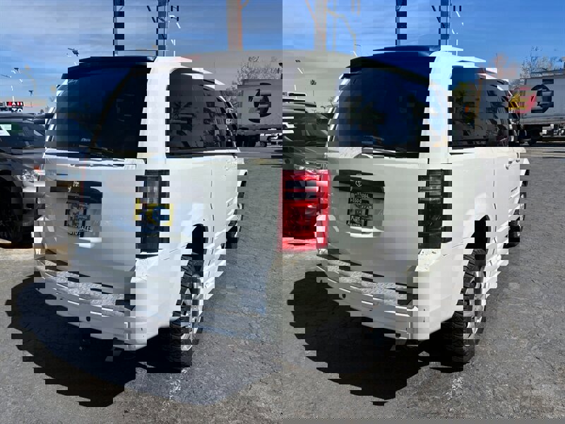 Used 2010 Dodge Grand Caravan SE w/ Climate Group image 4