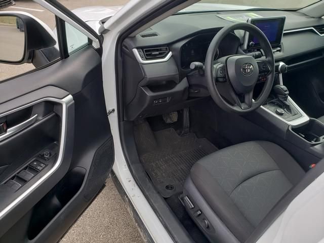 Used 2025 Toyota RAV4 XLE AWD/4WD image 11