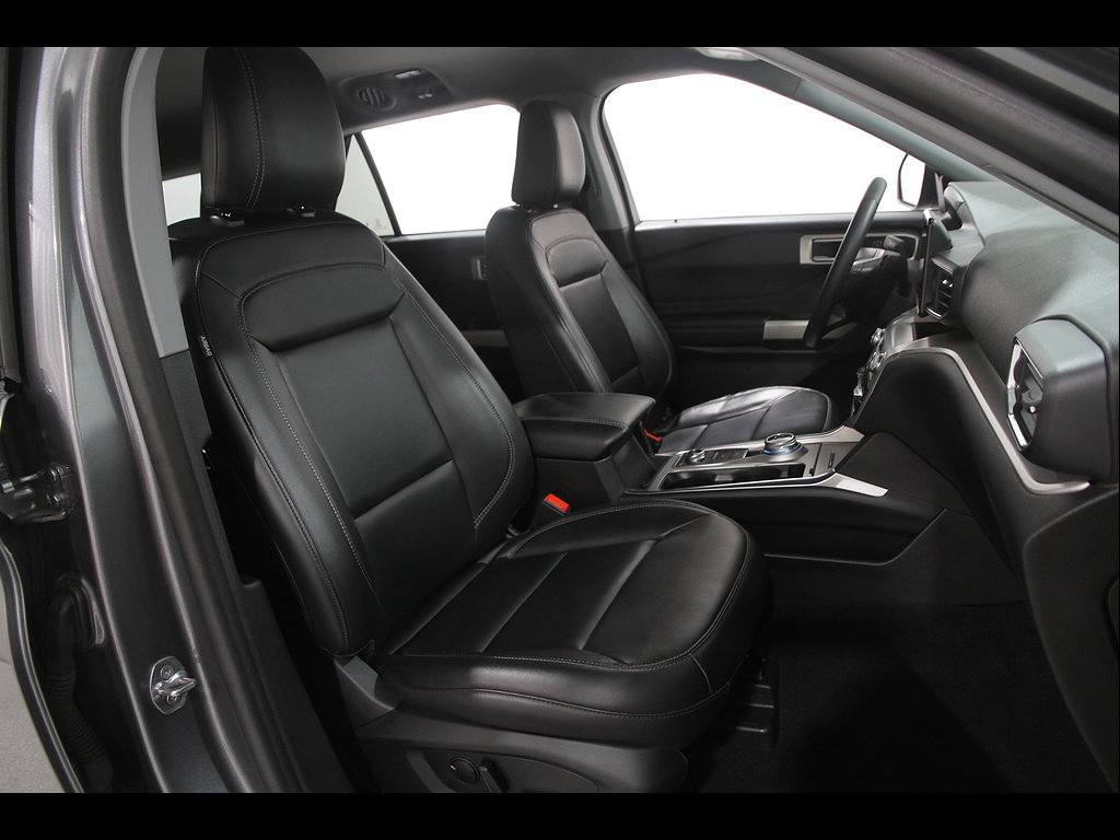 Used 2023 Ford Explorer XLT w/ Equipment Group 202A AWD/4WD image 16
