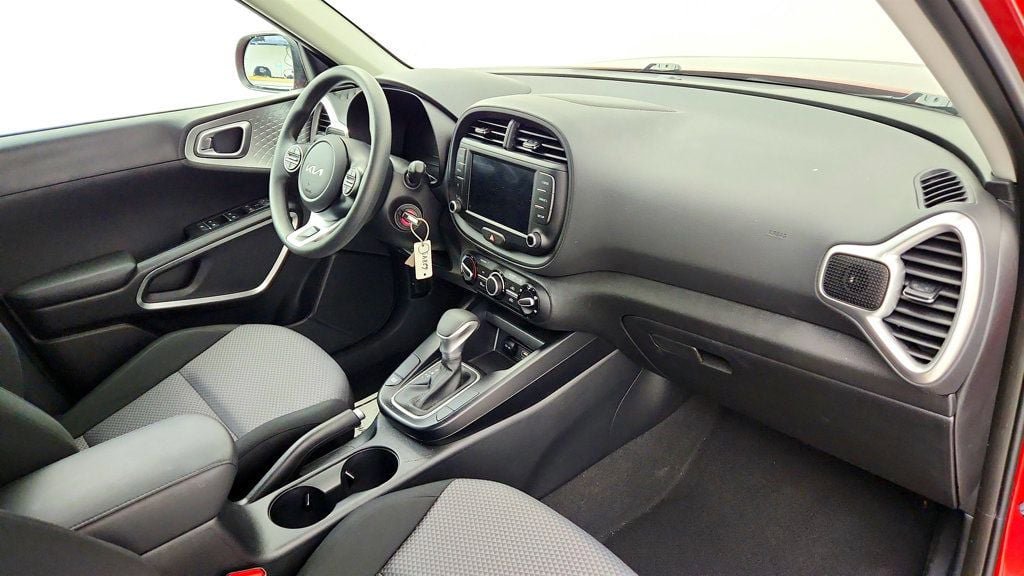 Used 2025 Kia Soul LX FWD image 23