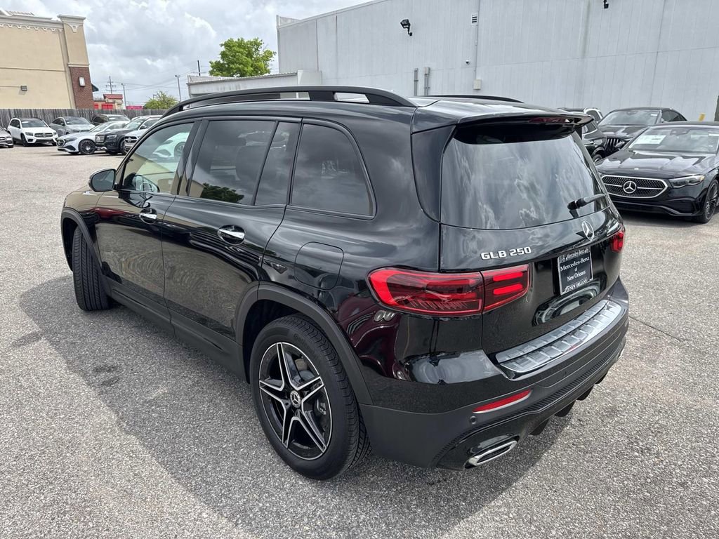 Used 2025 Mercedes-Benz GLB 250 image 5