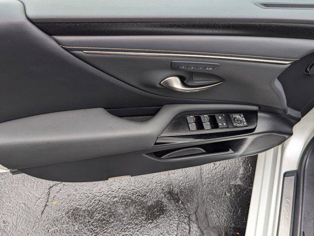 Used 2022 Lexus ES 350 w/ Premium Package image 12