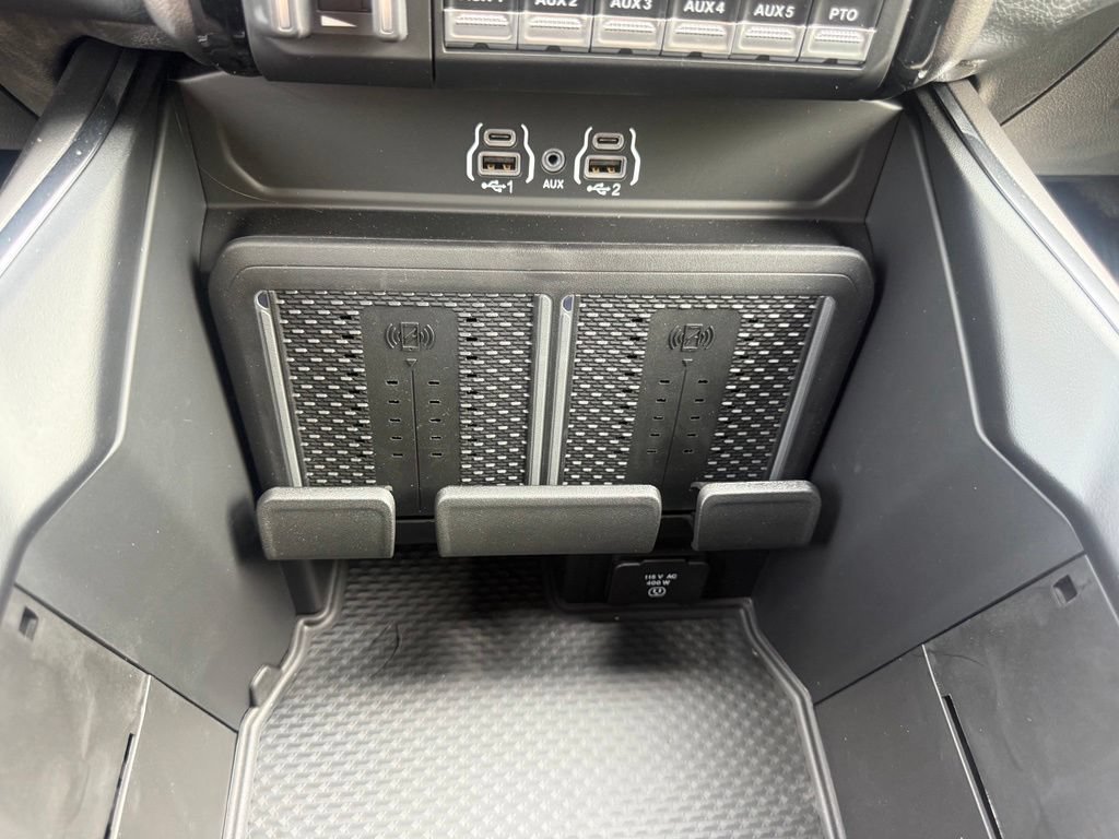 New 2026 RAM 5500 4x4 Crew Cab w/ Laramie Trim Package image 28