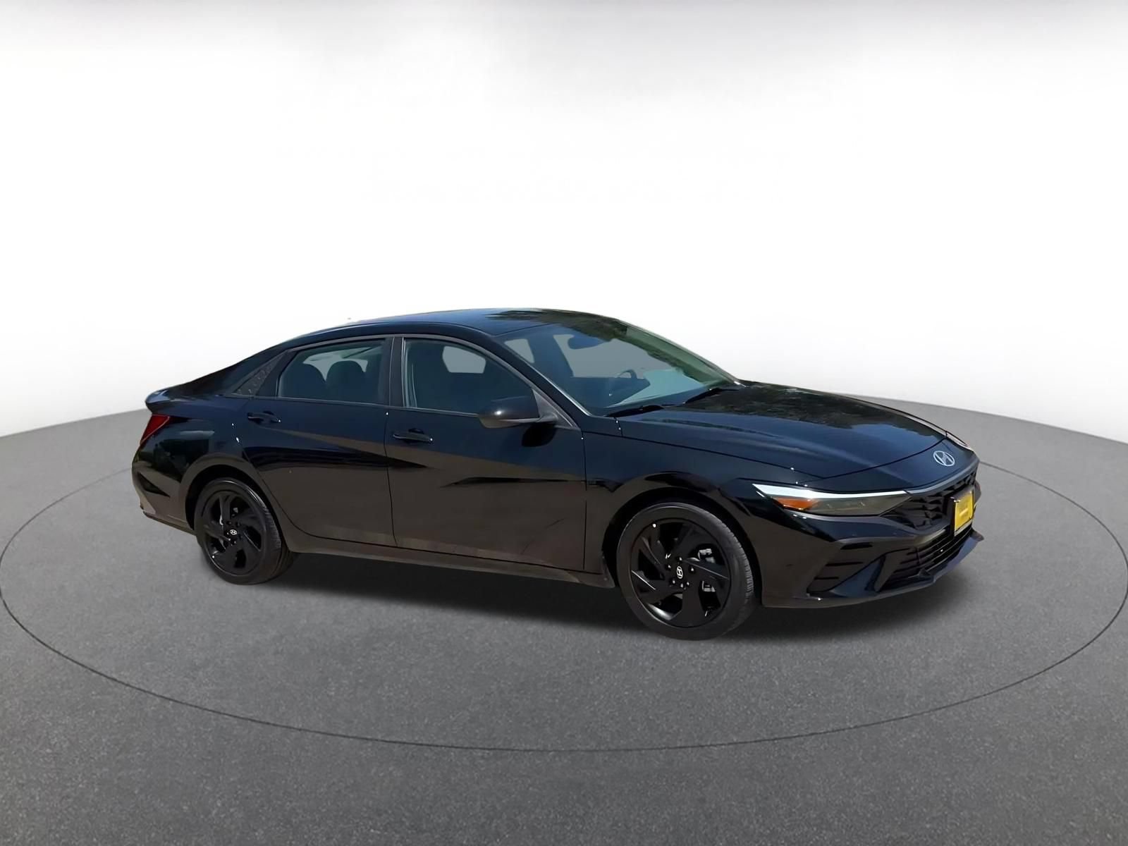 Used 2026 Hyundai Elantra Sport FWD image 2