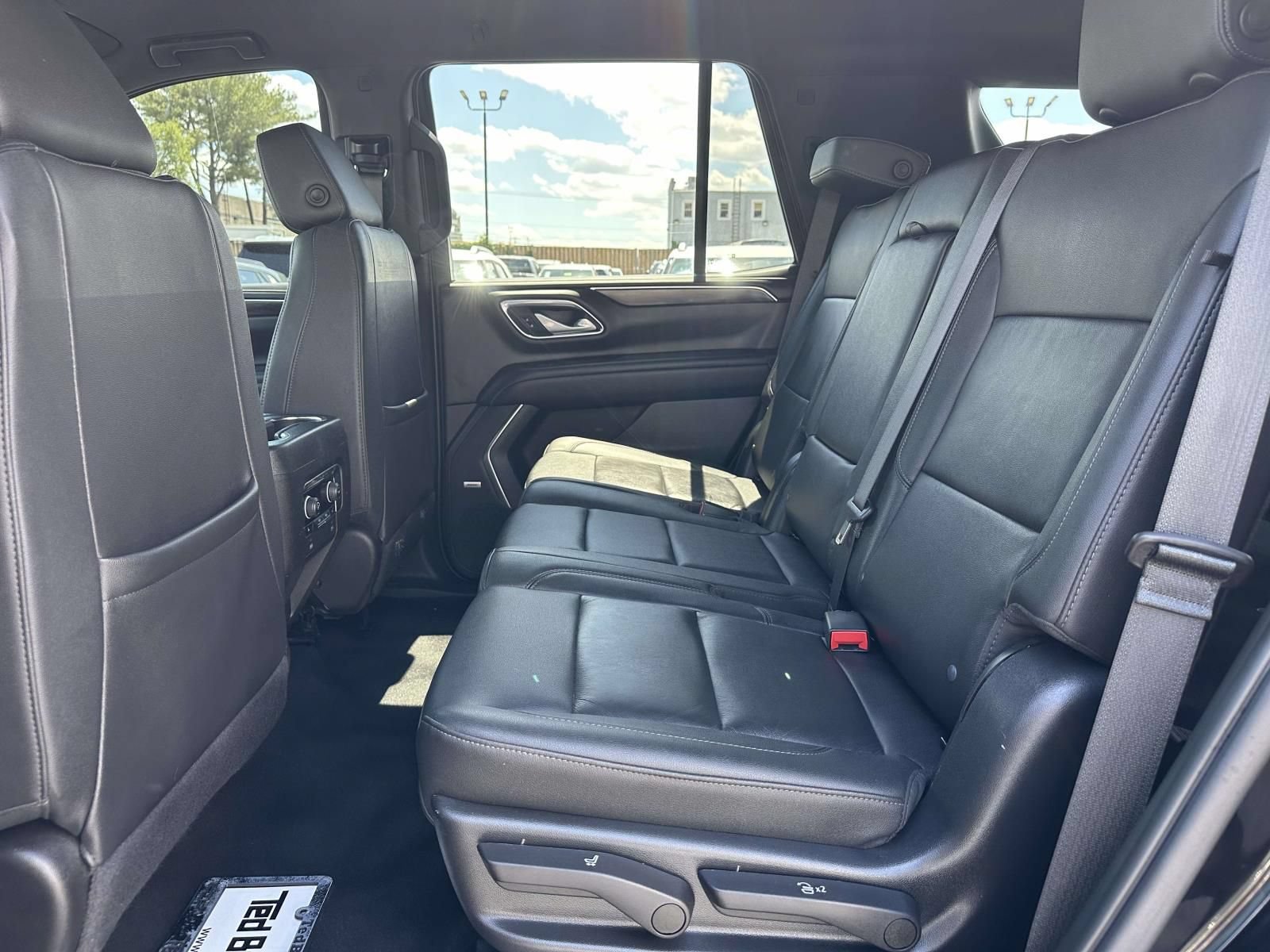 Used 2022 Chevrolet Tahoe Z71 w/ Luxury Package AWD/4WD image 23