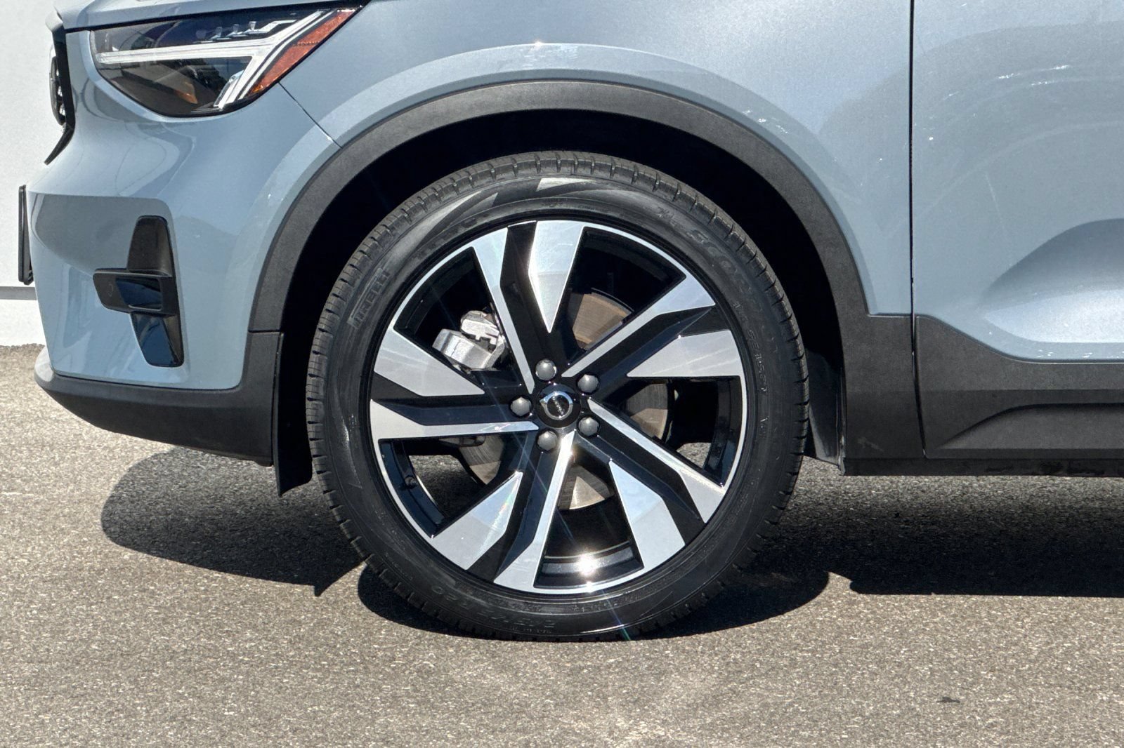 Used 2023 Volvo XC40 B5 Plus w/ Protection Package Premier AWD/4WD image 32