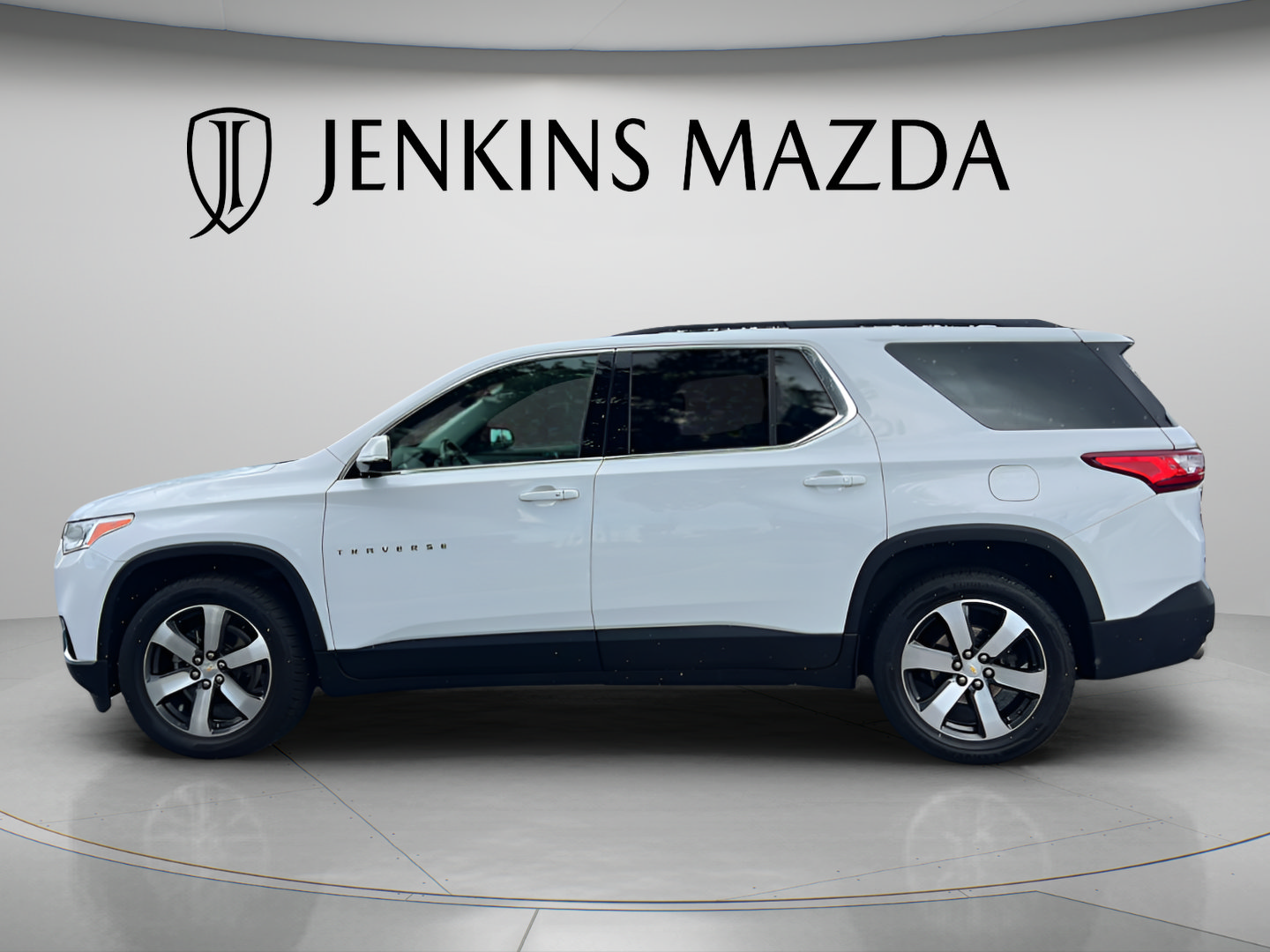 Used 2020 Chevrolet Traverse LT w/ LT Premium Package FWD image 4