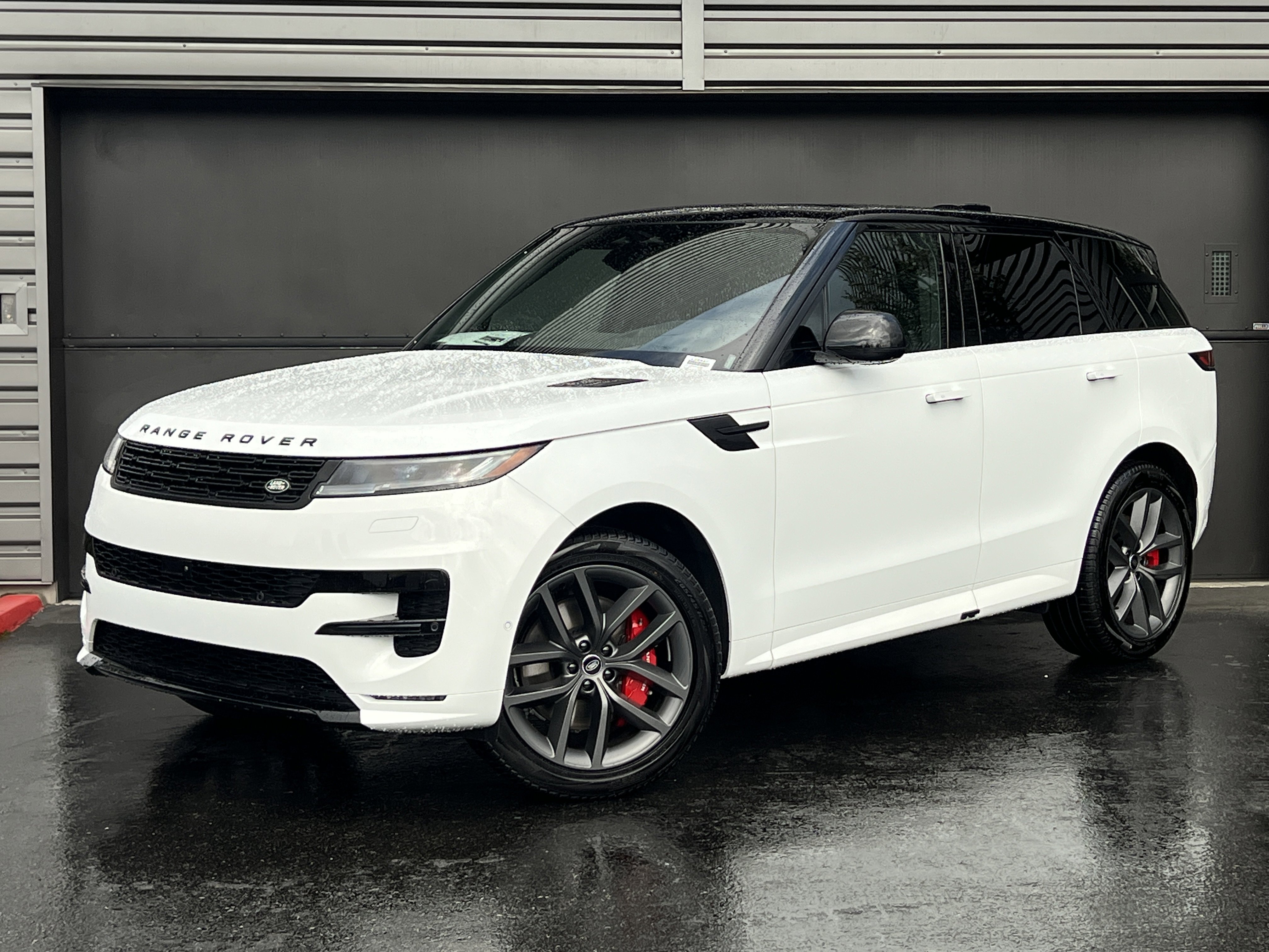 New 2025 Land Rover Range Rover Sport Dynamic SE