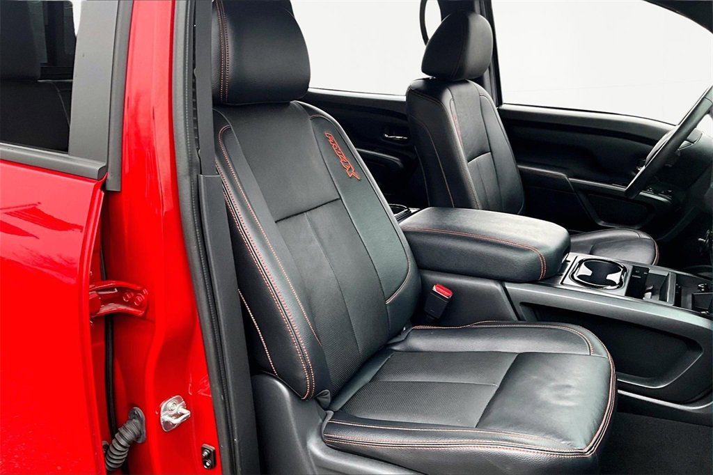 Used 2024 Nissan Titan PRO-4X w/ Pro-4x Convenience Package image 7