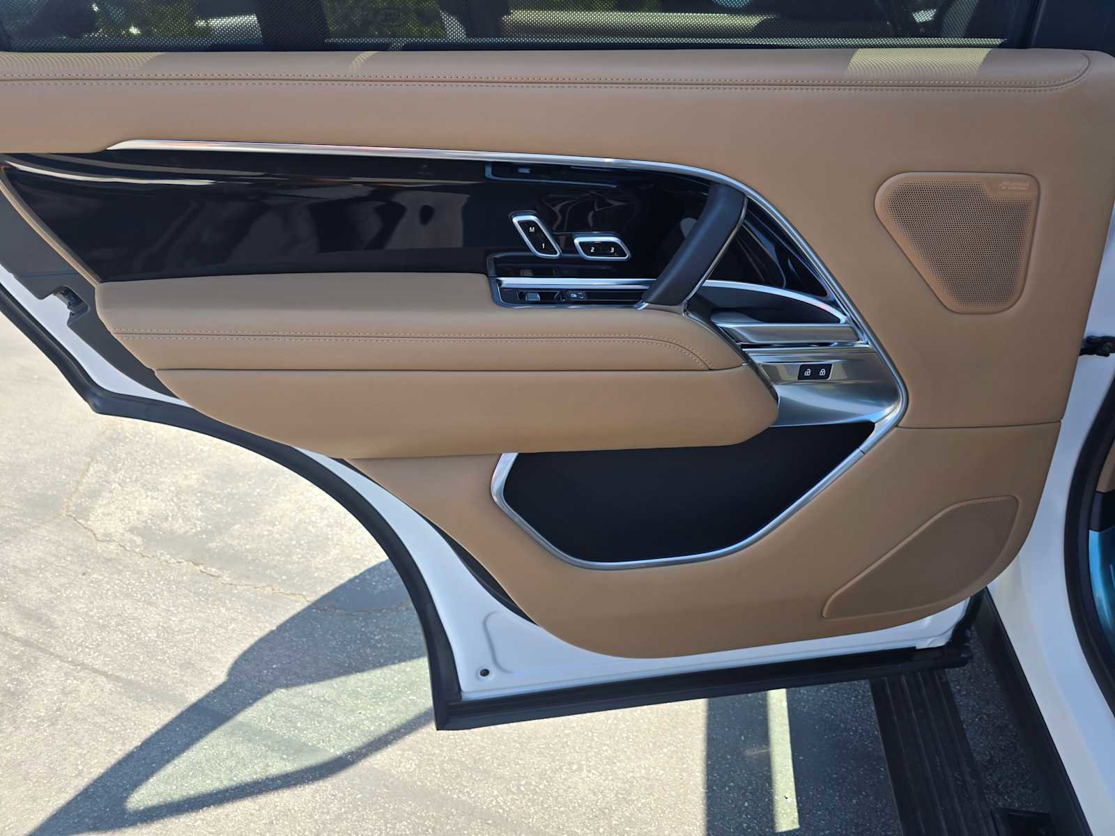 New 2025 Land Rover Range Rover Long Wheelbase SE image 19