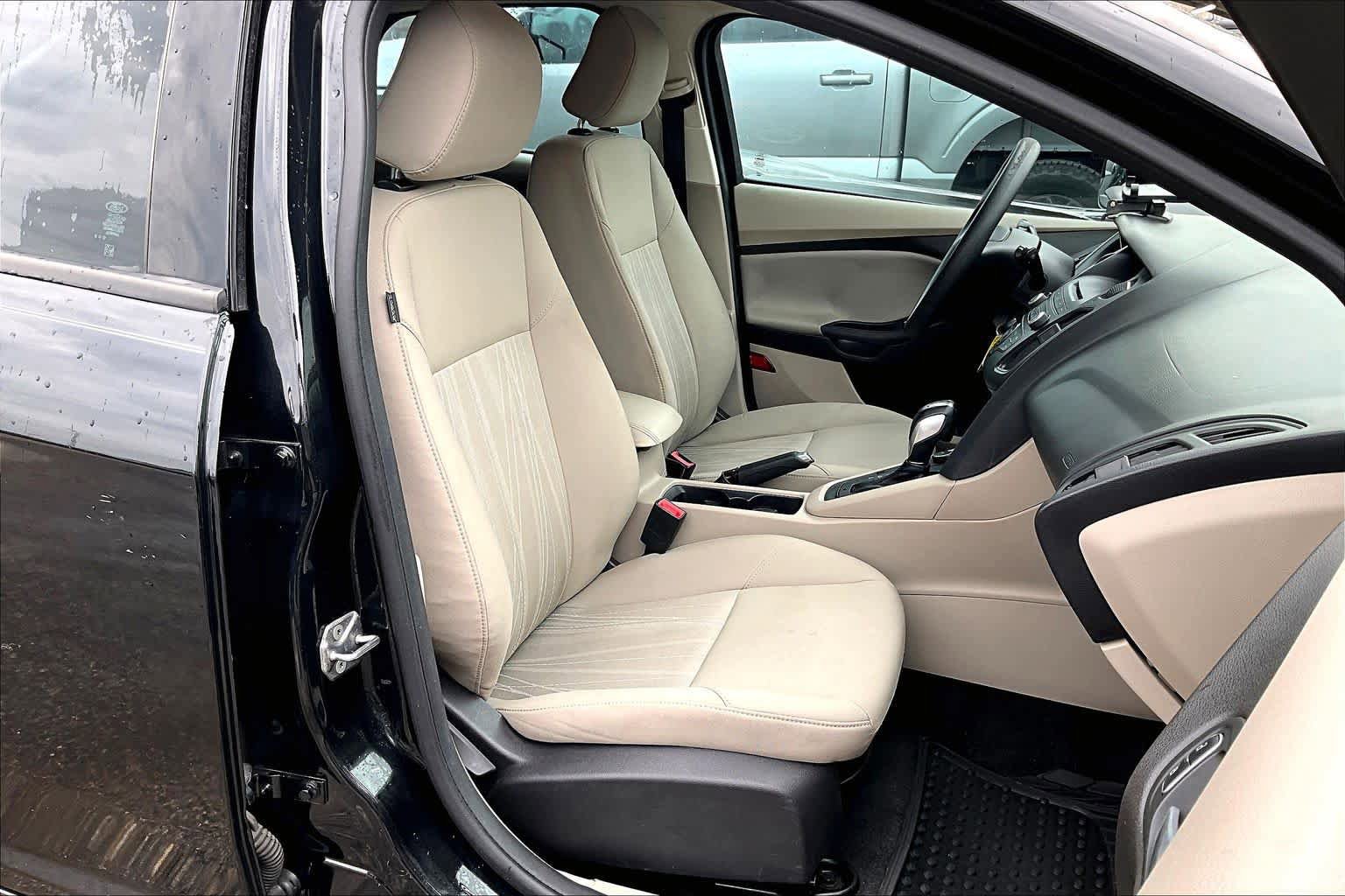 Used 2015 Ford Focus SE FWD image 9