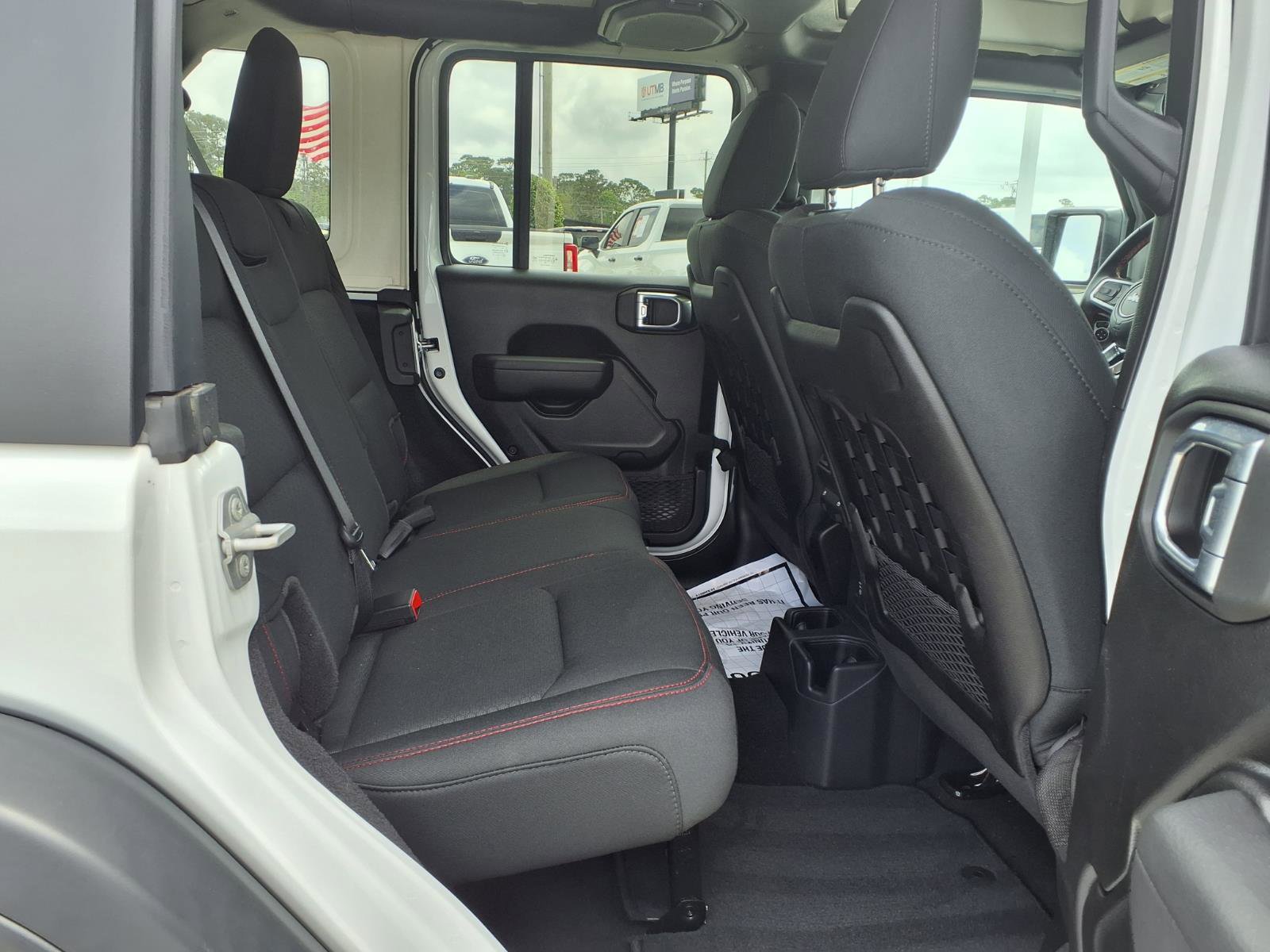 Used 2022 Jeep Wrangler Unlimited Rubicon AWD/4WD image 8