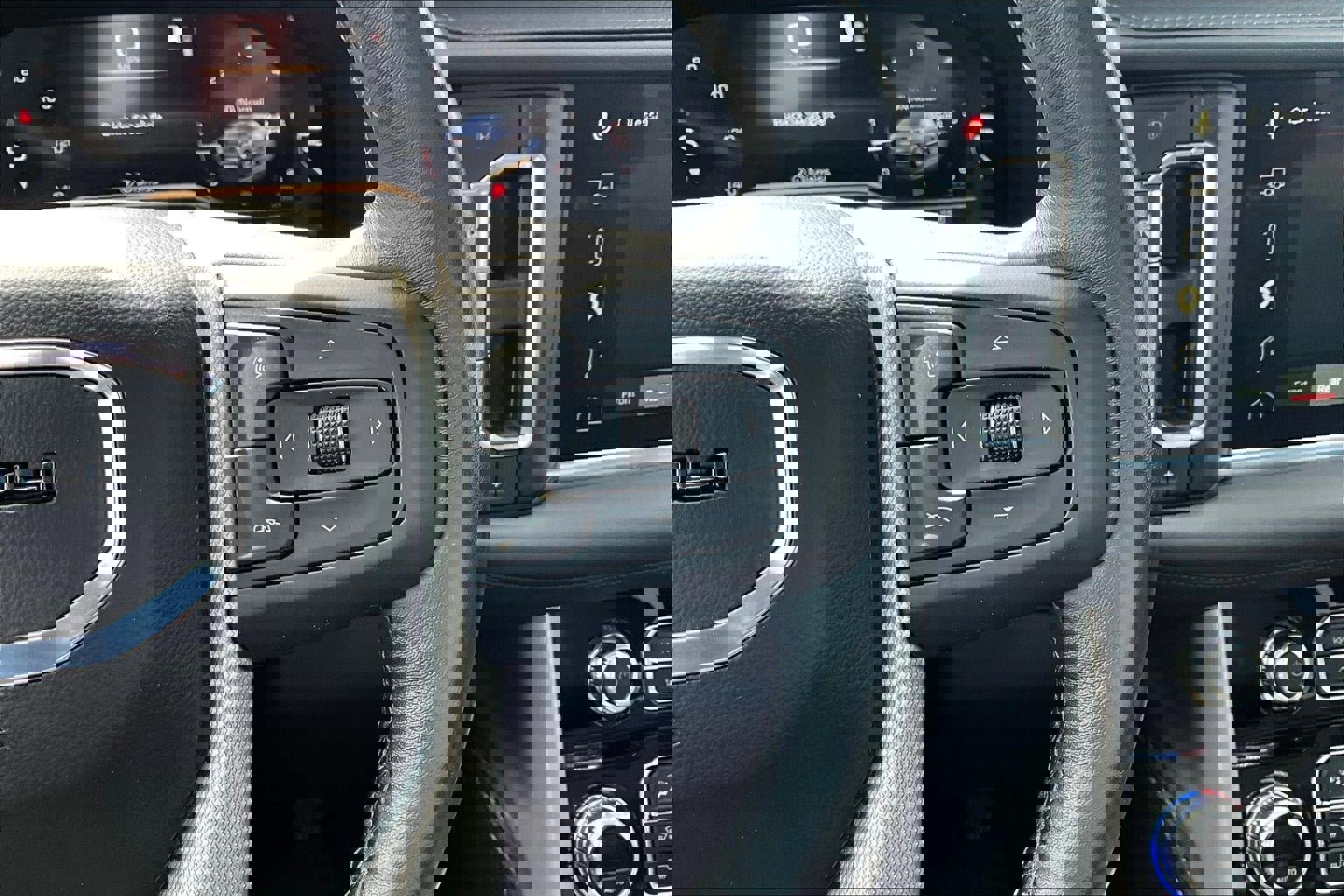 Used 2022 GMC Yukon XL Denali AWD/4WD image 17