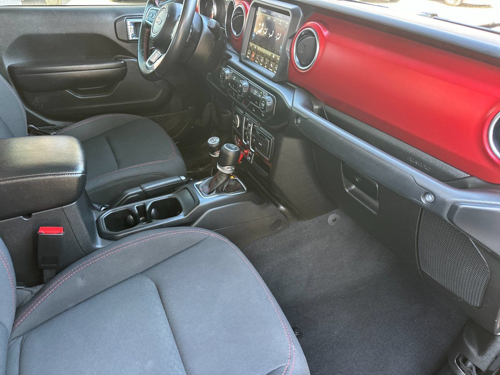 Used 2021 Jeep Gladiator Rubicon AWD/4WD image 18
