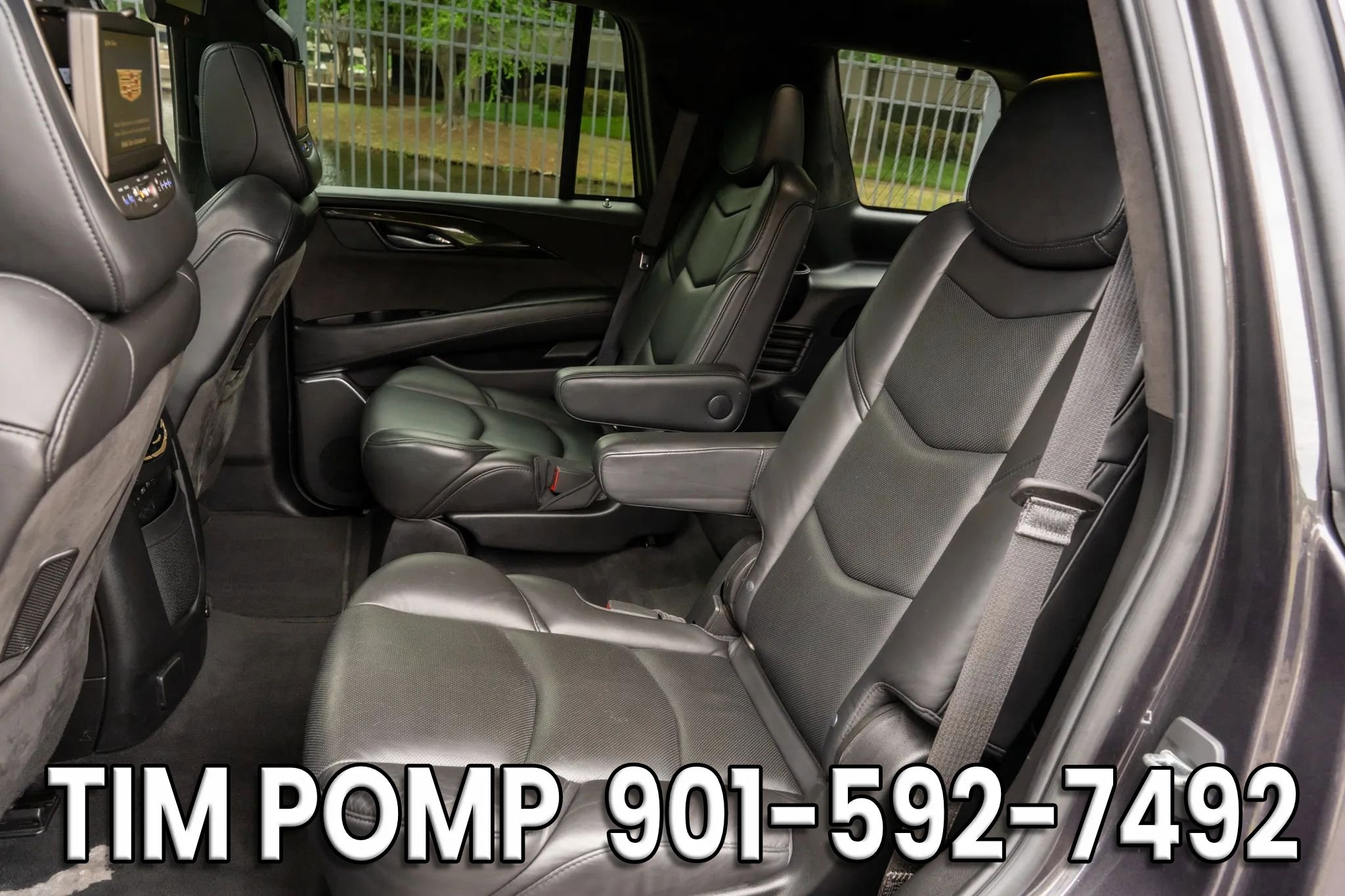 Used 2018 Cadillac Escalade Platinum AWD/4WD image 14