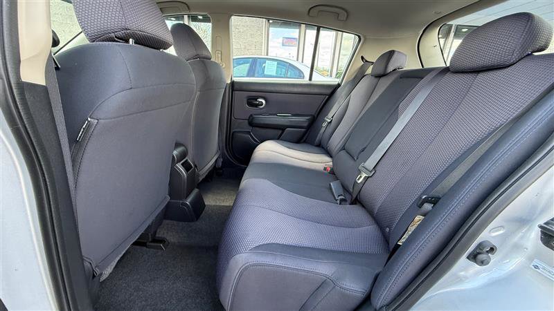 Used 2007 Nissan Versa Hatchback w/ Convenience Pkg FWD image 17
