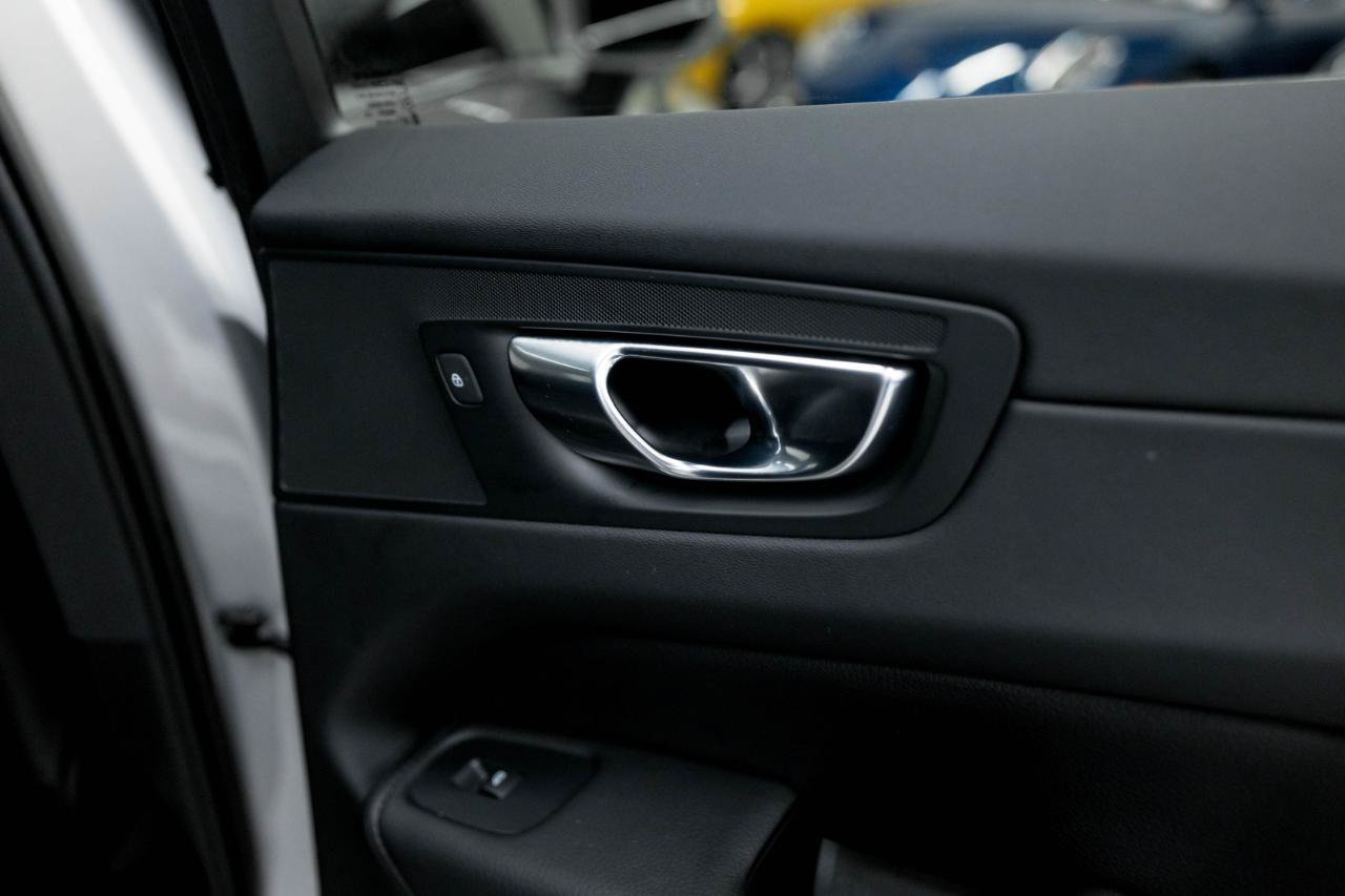 Used 2022 Volvo XC60 B5 Momentum w/ Climate Package FWD image 57