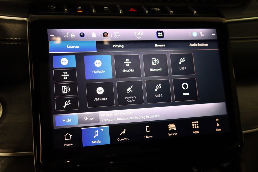 Used 2024 Jeep Grand Cherokee Limited w/ Black Appearance Package image 32