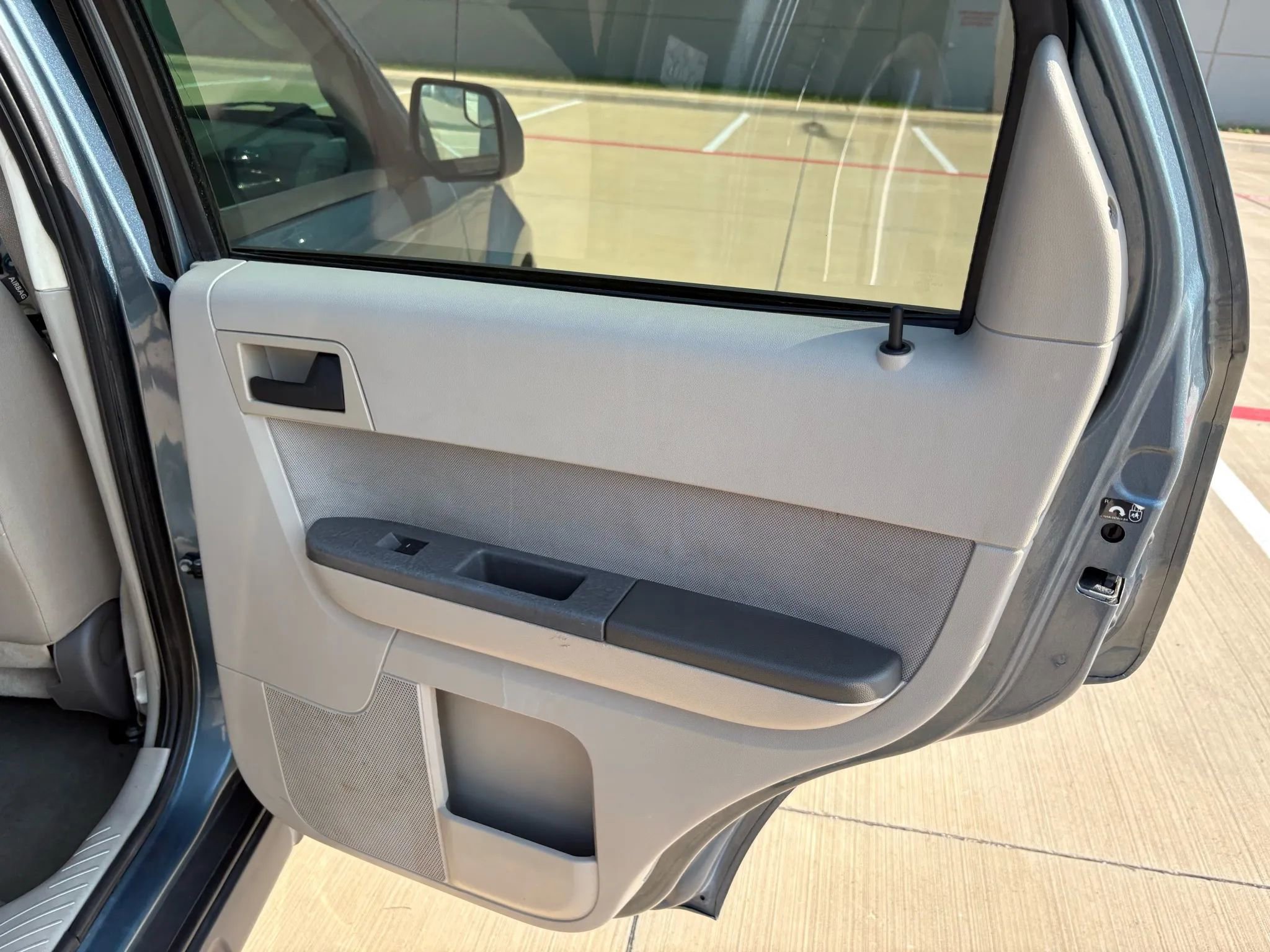 Used 2011 Ford Escape 4WD Hybrid image 17