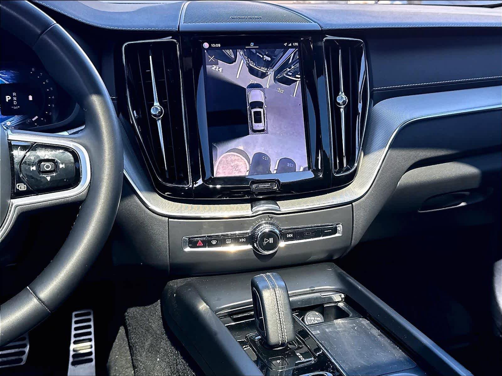 Used 2022 Volvo XC60 B5 R-Design w/ Advanced Package AWD/4WD image 12